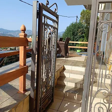 Zorbas House Apartment Desfina